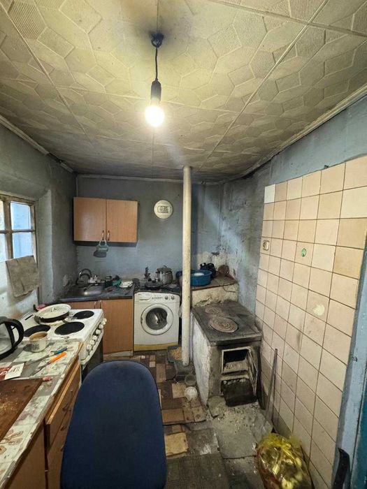 Продаётся двухкомнатный дом. ул. Карманова 22А