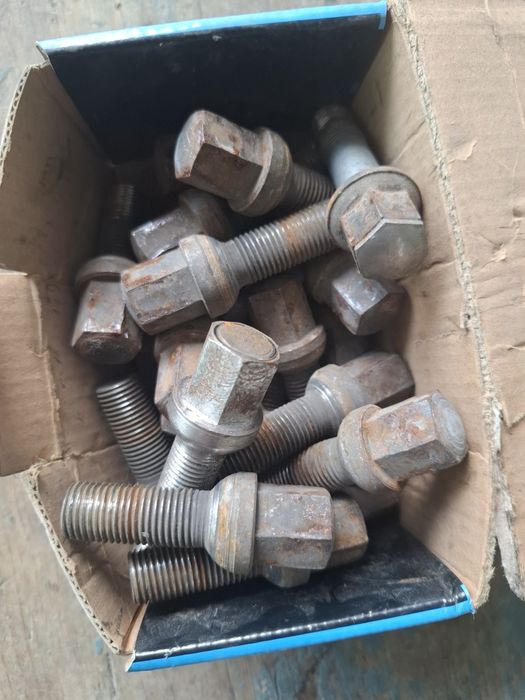 Болты от Мерседес