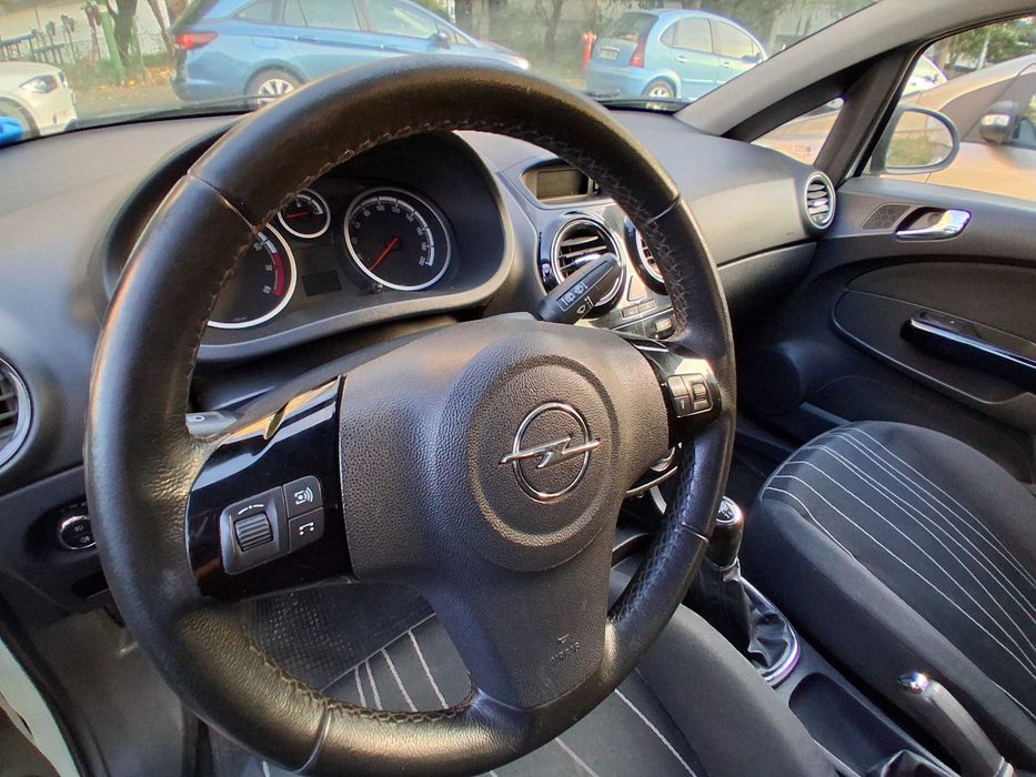 Продавам Opel Corsa 2010, бензин
