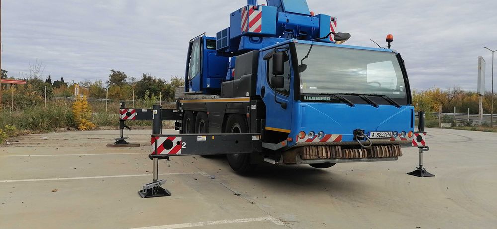 Услуги с автокранове Бургас 35т 50т 70т 90т