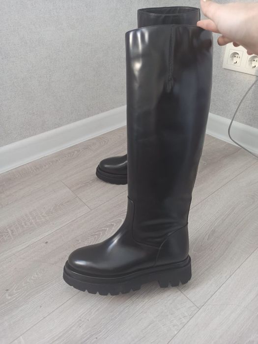 Продам новые сапоги