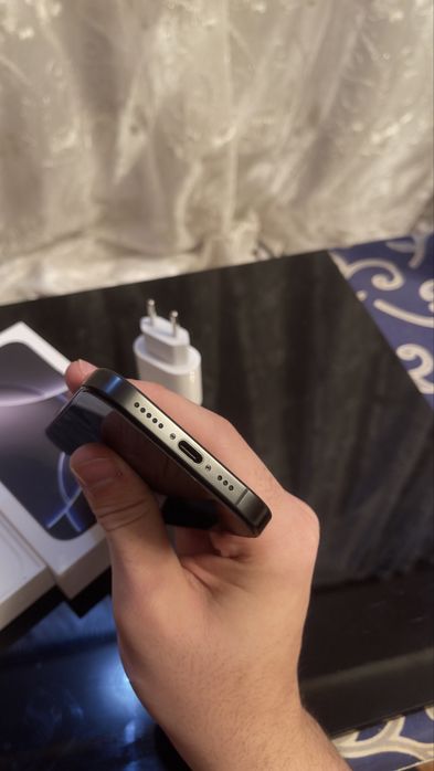 Iphone 16 pro black 100%