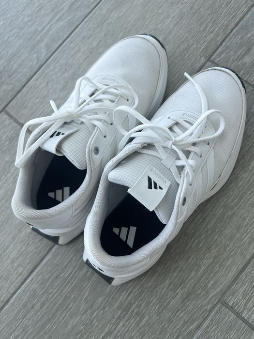 Белые кроссовки adidas в оригинале размер 42 (26 см)