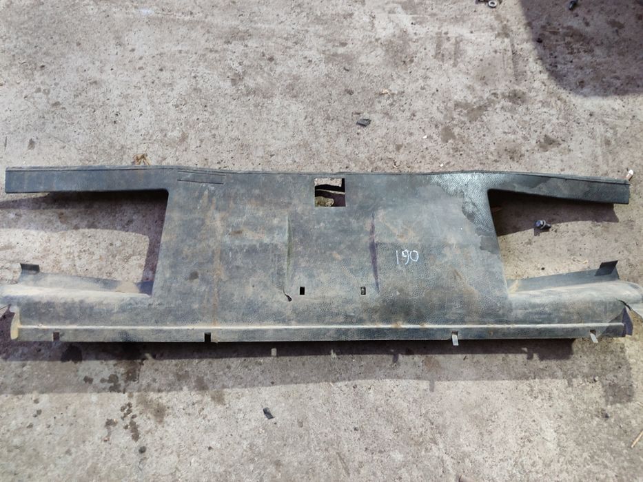 Задний бабочка на Мерседес БМВ