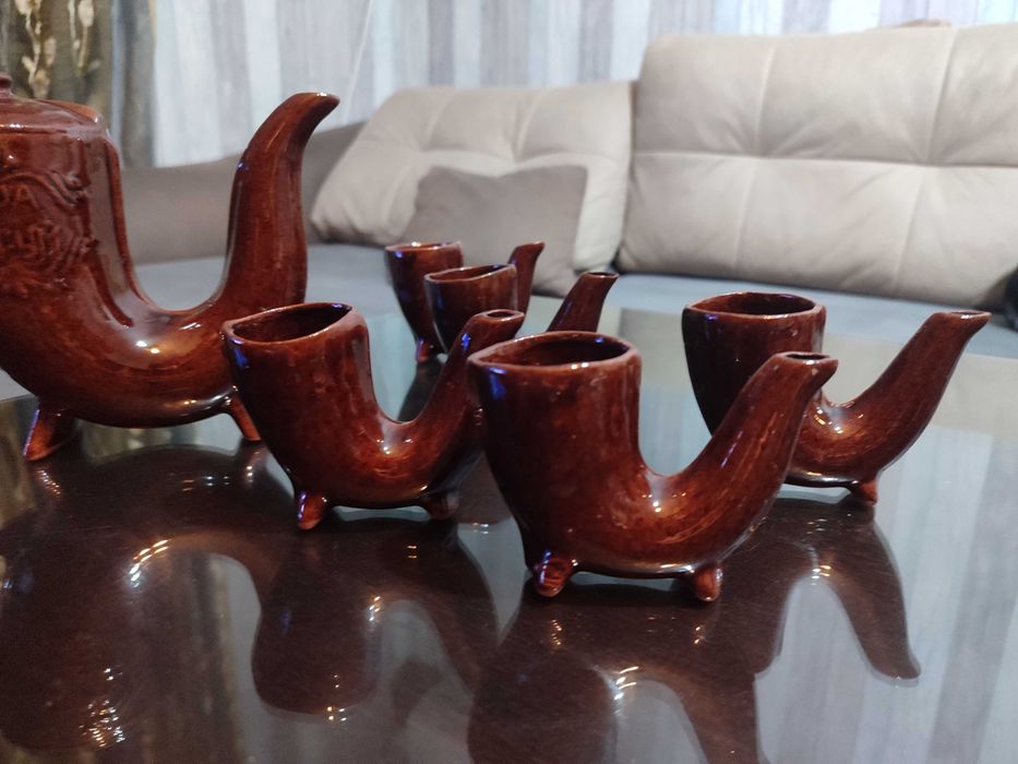 Битови чаши за кафе и греяна ракия