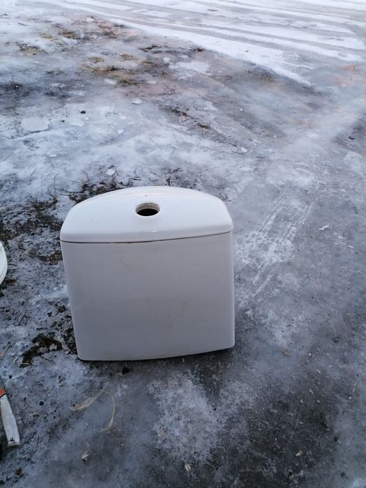 Продам бачки унитаза