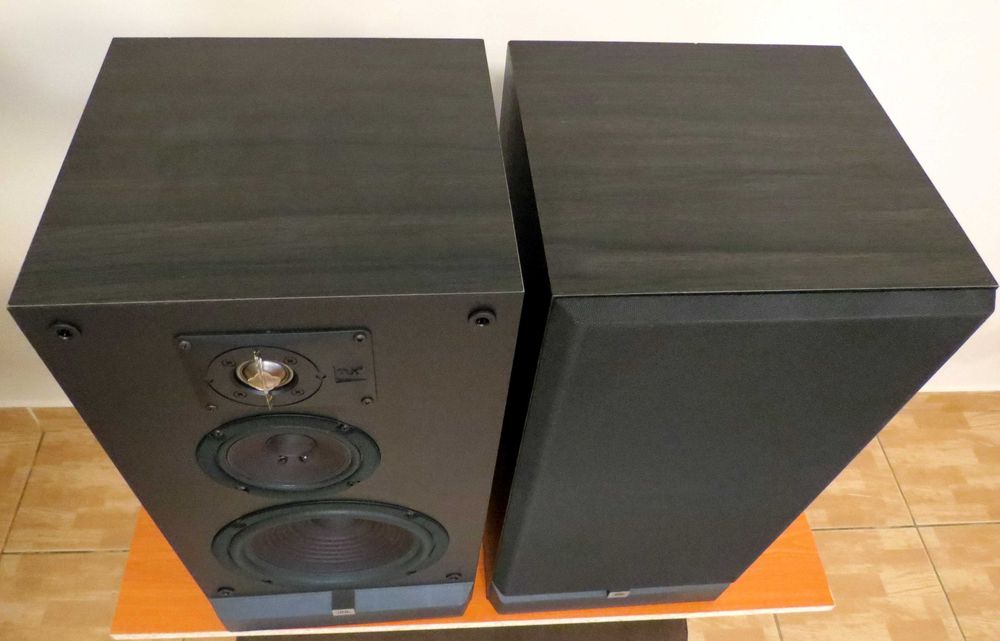 Boxe JBL TLX 25 , power: 80-120 watts , Impedance : 8 ohms , 3-way rear-ported speakers , bass de 20 cm , medie 10 cm , inalte cu calota titan