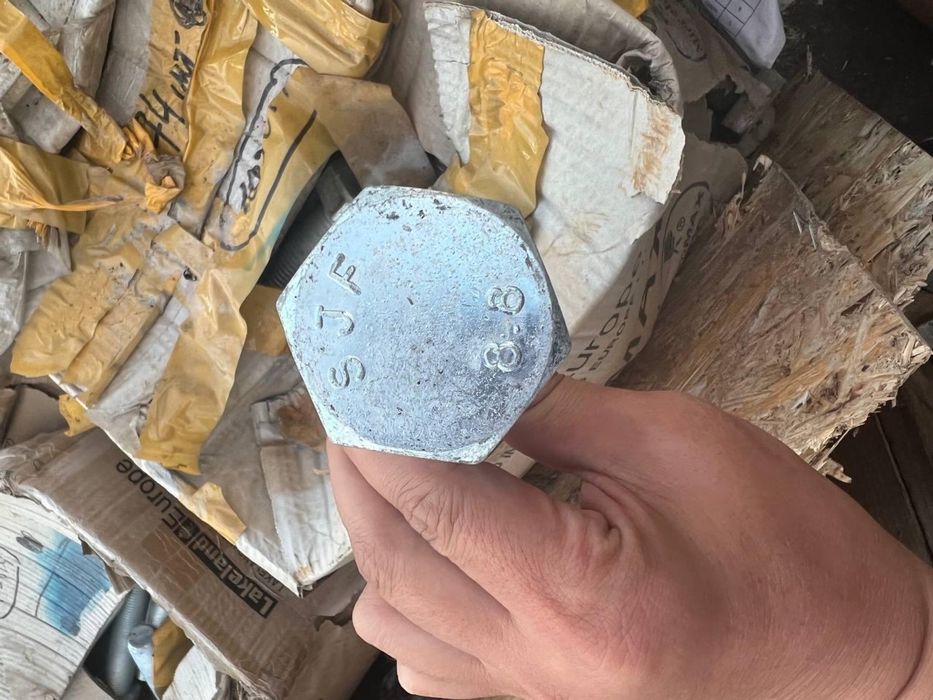 Метизы болты разного диаметра