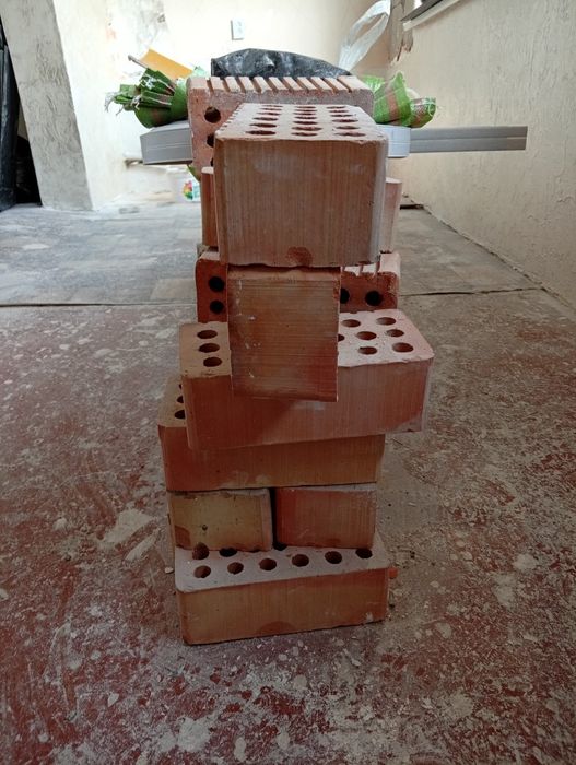 Все кирпичи за 40.000 сум самовывоз