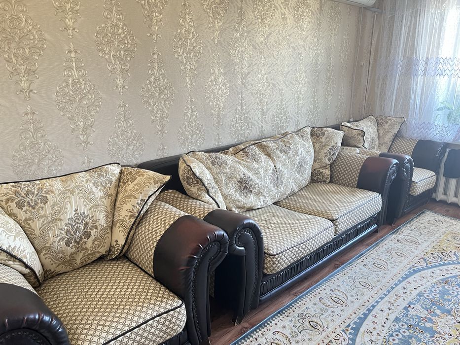 Камфортный диван с креслами