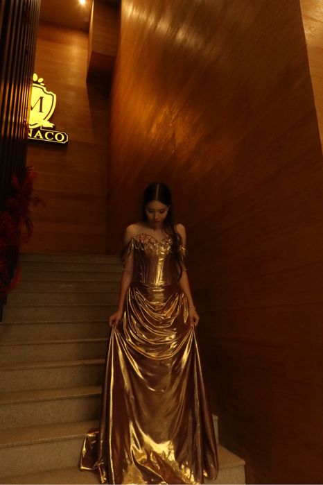платье вечернее.