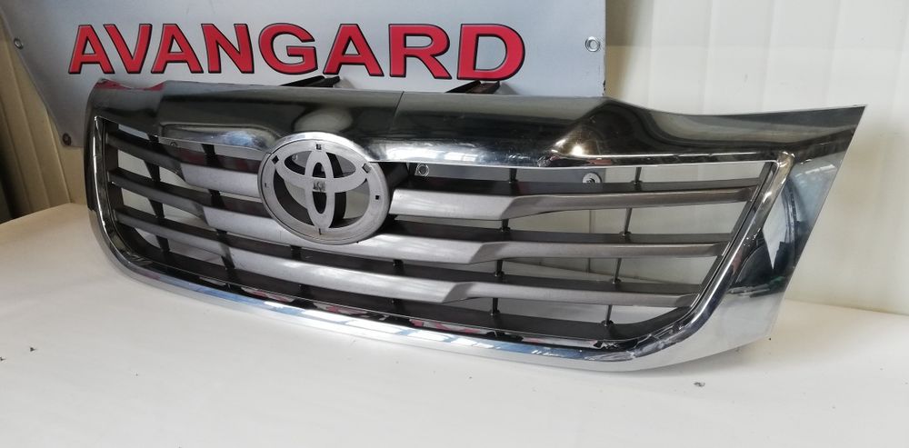 Предна решетка Toyota Hilux 2011-2016