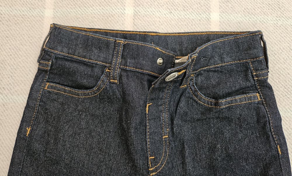 Нови детски дънки размер 128