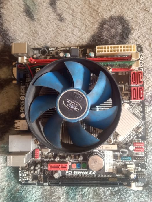 Продаю материнскую плату