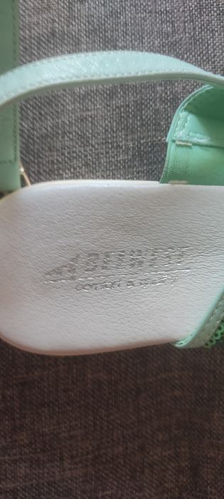 Босоножки новые размер 41 Белвест.