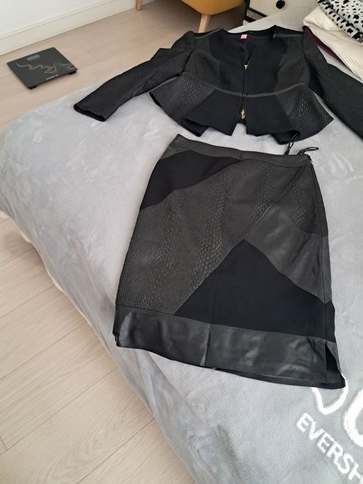 Продам костюм офисный,