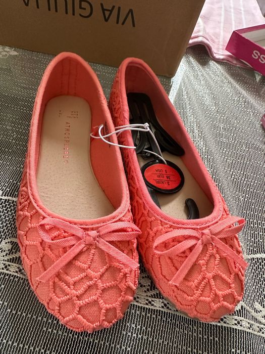 Нови обувки на символични цени