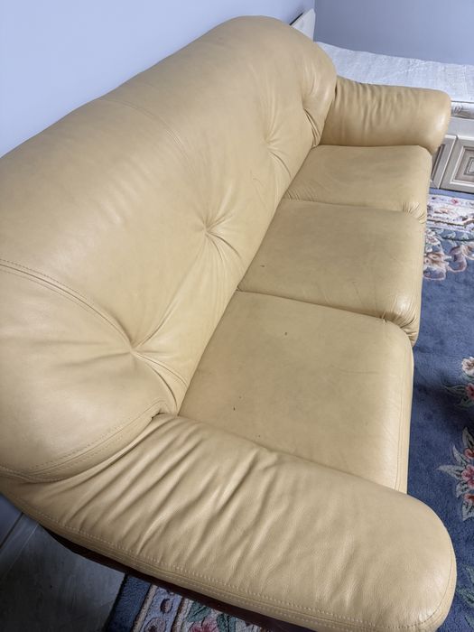 Продам кожаный диван