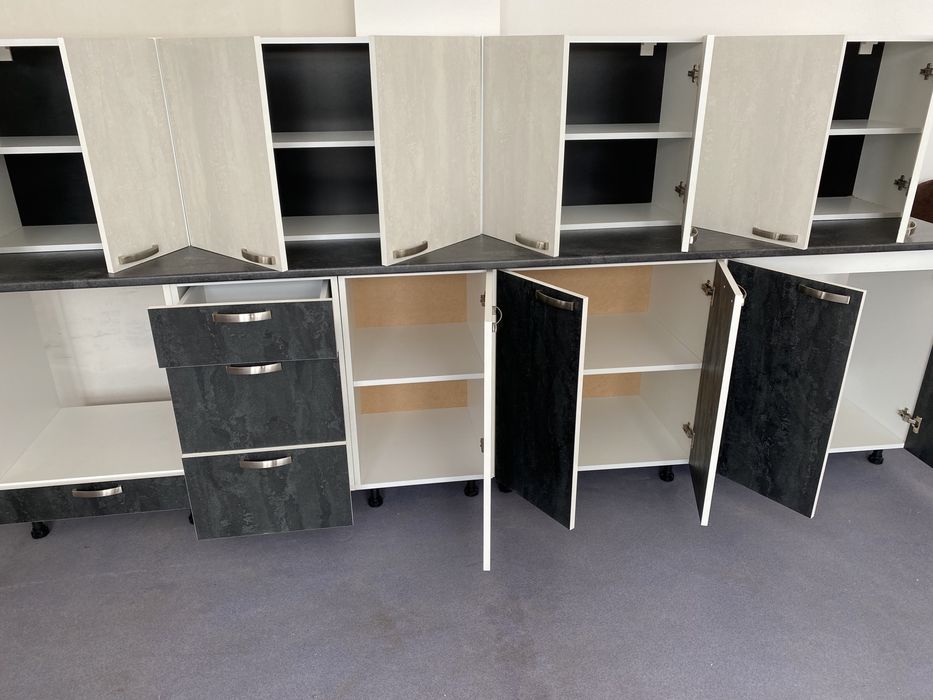 Mobila de bucatarie lungime 300 cm noua !