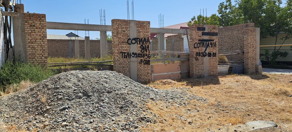 Уй сотилади. Нархи 65 000 $ келишиш имкони бор. Тугал-н курилиш.