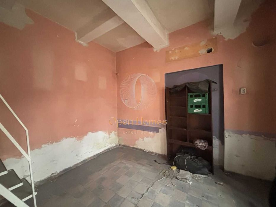 Парцел с масивна сграда в Широк център гр. Пазарджик