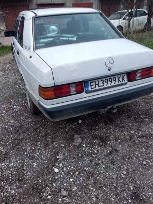 Мерцедес 190D лек автомобил