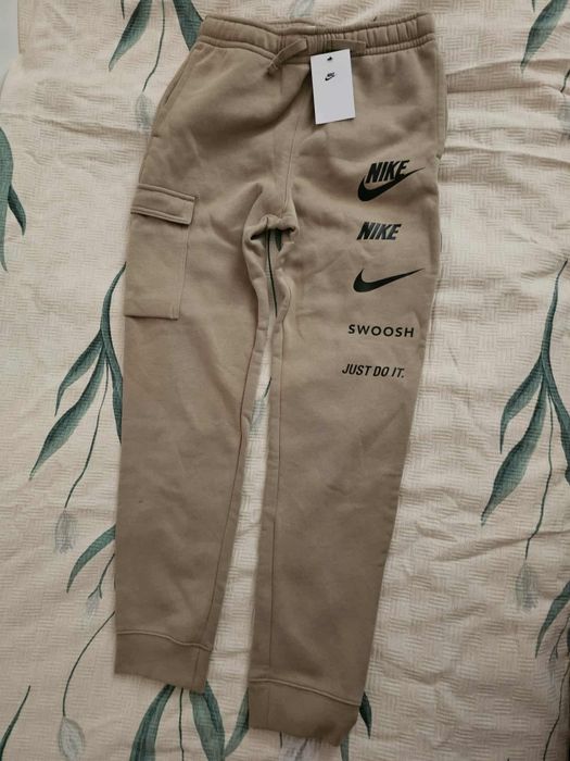 Оригинално ново детско долнище Nike