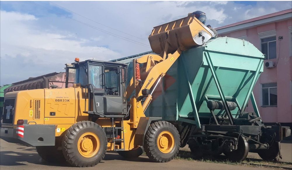 Продам фронтальный погрузчик.