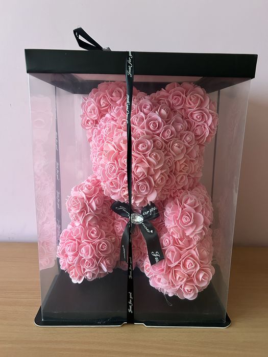Мече от рози в луксозна кутия