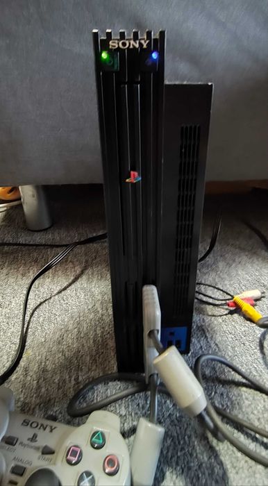 consolă PS 2 +2 joystick-uri