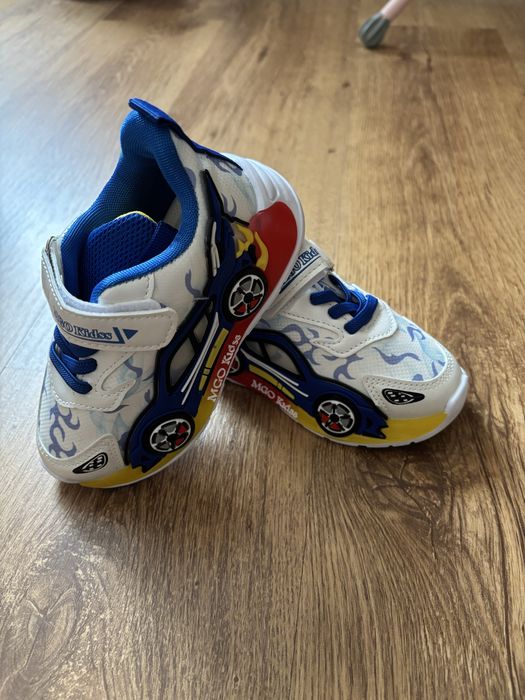 Детски светещи маратонки