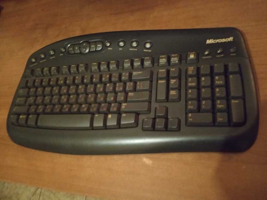 Безжични клавиатура и мишка Microsoft