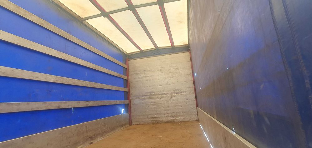 Конструкция за товарен автомобил брезент с двустранна щора