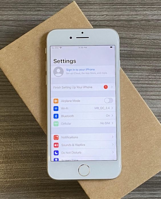 iPhone 8 • impecabil • ALB • ca NOU