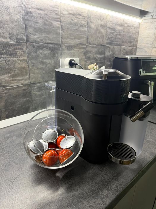 Espressor Vertuo Lattissima Negru