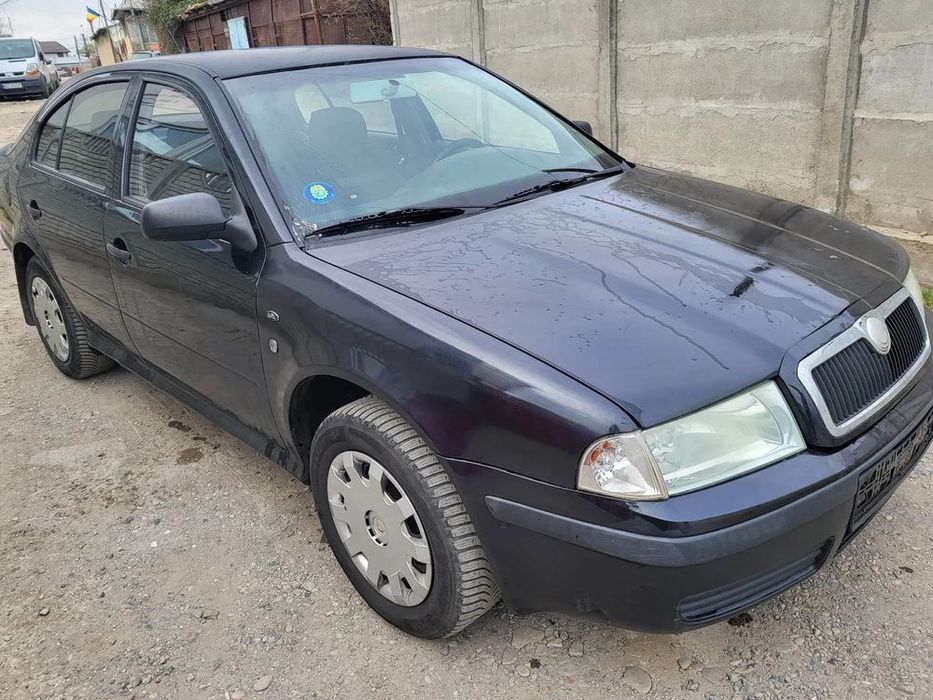 Dezmembram Skoda Octavia 1 usa dreapta fata/ usa stanga-dreapta spate