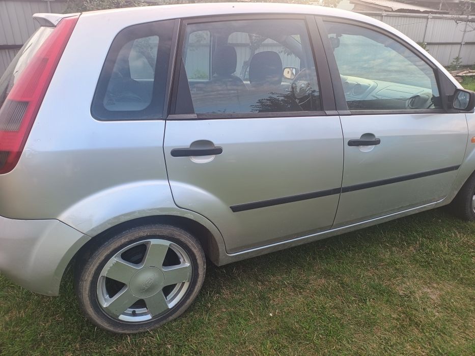 Ford fiesta 2002benzina 1,4 16V