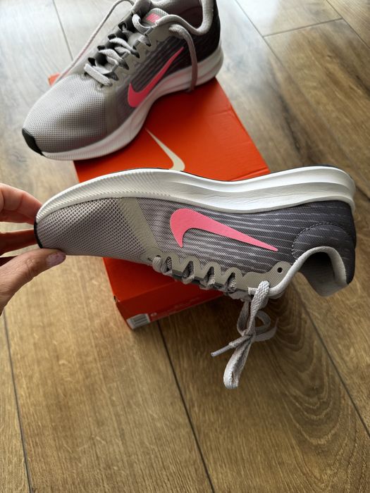 Маратонки Nike светло сиви