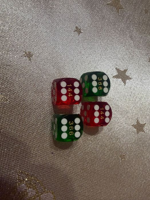 Прецизни зарове за игра на табла.Цената е за четирите зара.