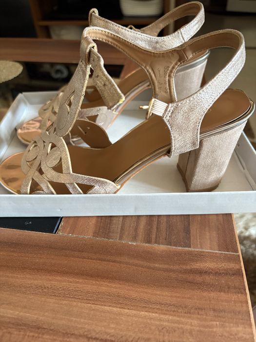 Сандали розово злато 38 номер