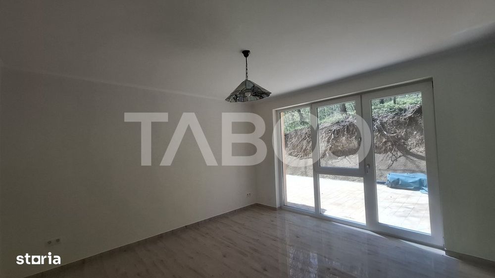 Casa de vanzare 405 mp utili 2 garaje 250 mp terase Slimnic Sibiu