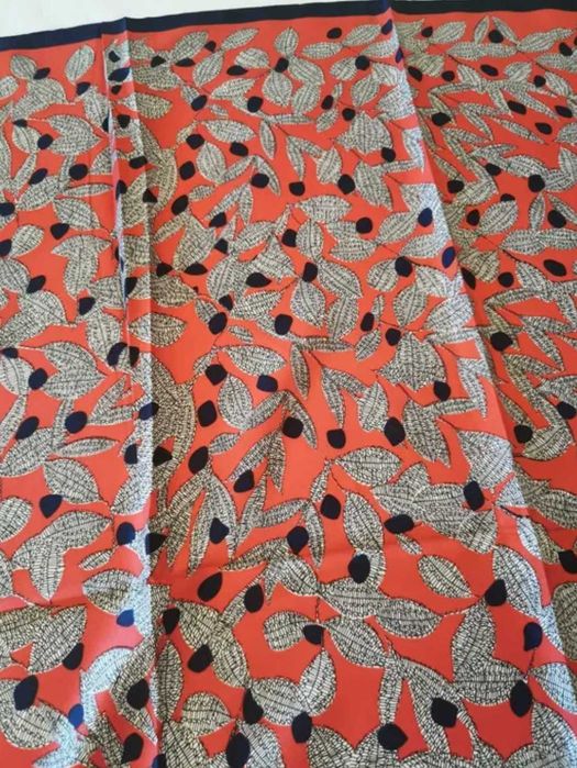 Esarfa noua cu eticheta