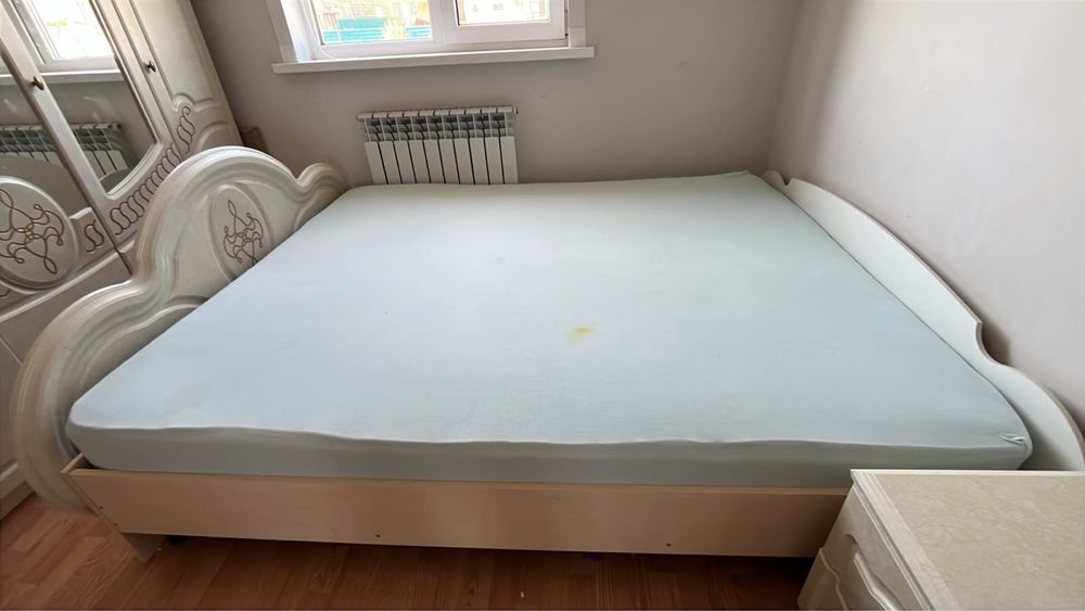 Кровать с матрасом