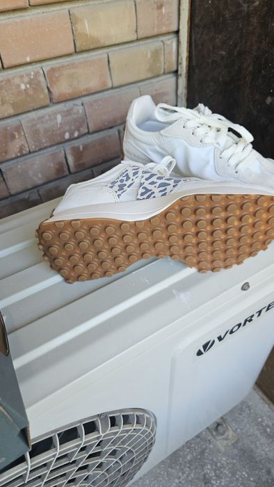 Adidasi femei New balance 327