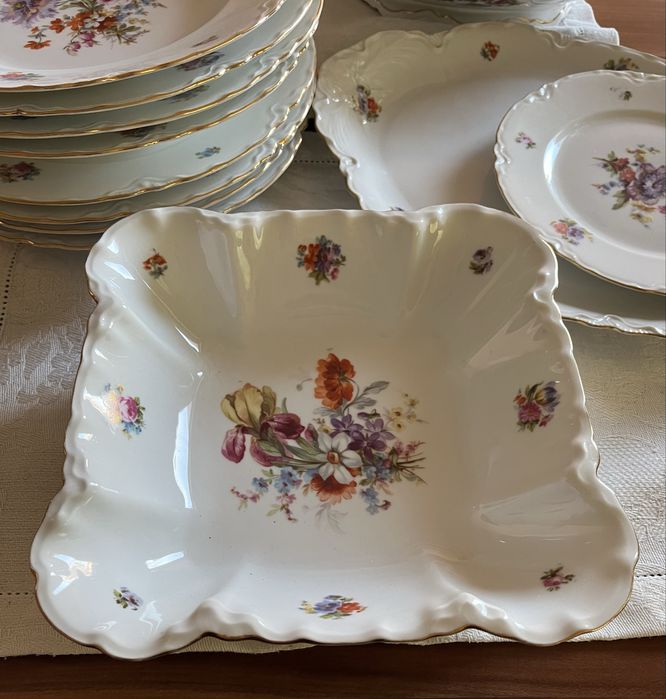 Порцеланов сервиз за хранене