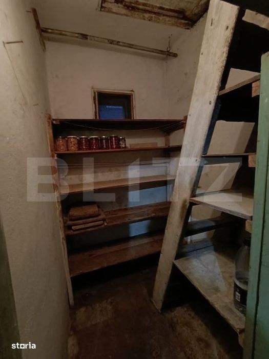 Casa cu 4 camere, baie, bucatarie, anexe, pivnita, teren 1000 mp