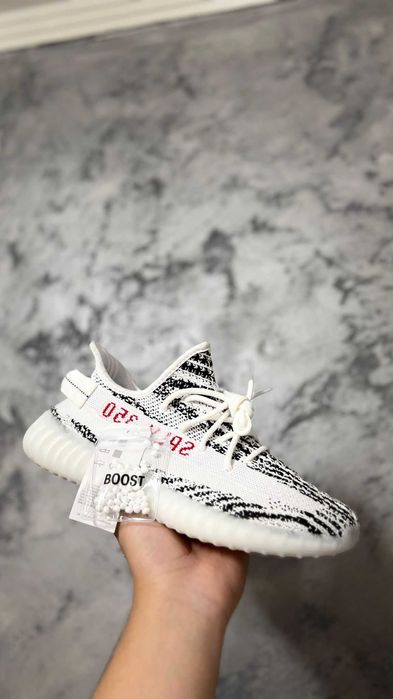 Adidasi Yeezy 350 albi