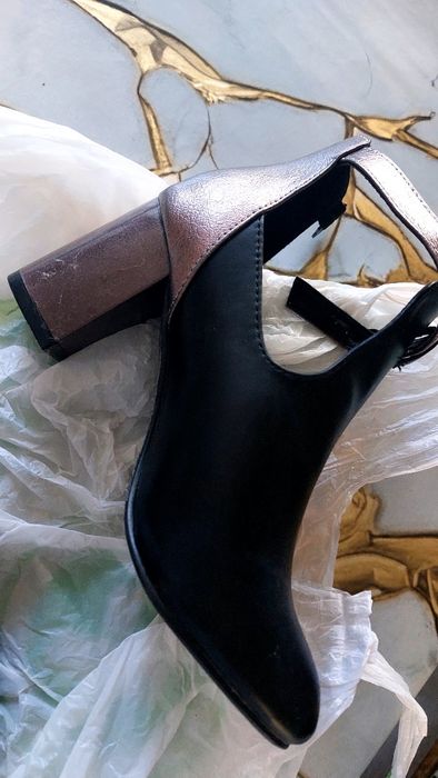 Продам женские босоножки