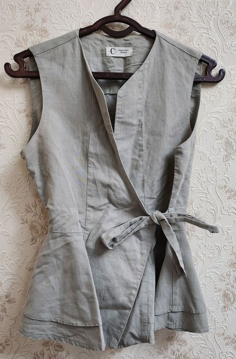 Оливковая жилетка