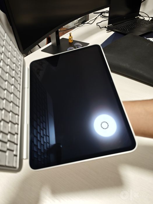 Ipad pro M4 11 inch 122 sikl 256gb + magic keyboard